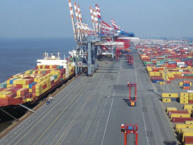 Conductix_Wampfler_Energy_and_Data_Transmission_Systems_for_Container_Handling_Equipment_640_480_84_s_c1 Conductix_Wampfler_Energy_and_Data_Transmission_Systems_for_Container_Handling_Equipment_640_480_84_s_c1