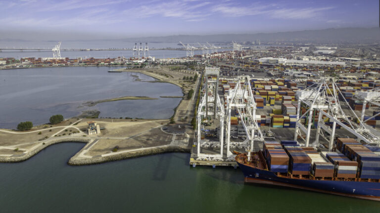 Port of Oakland's container volume declines in August