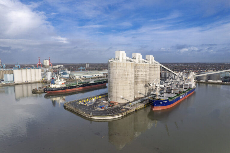 Peel Ports Logistics, Drax ink vessel agency deal