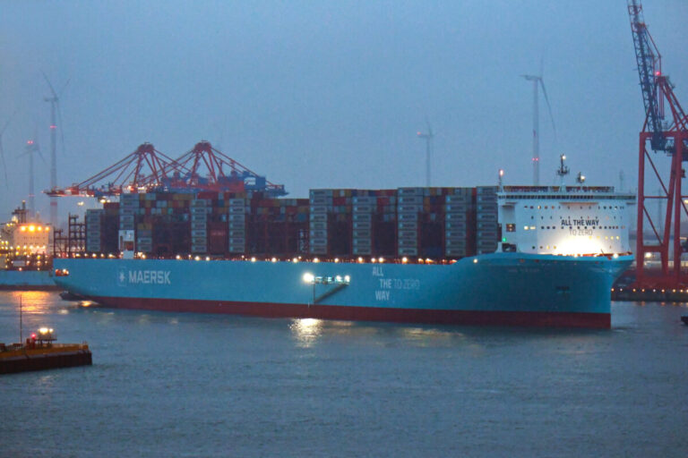 Maersk's methanol-enabled boxship calls at Hamburg