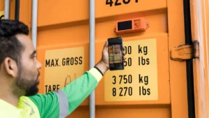 Hapag-Lloyd introduces first dry container tracking product