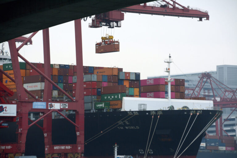 Port of Hong Kong suffers major connectivity loss