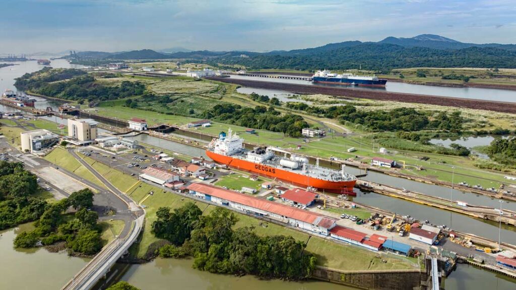 El Canal de Panamá aumenta el calado de los buques a 45 pies