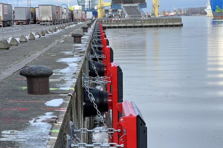 Port of Rostock receives ShibataFenderTeam’s equipment for refurbishment