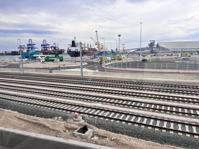 Port of Valencia grants contract to construct third railway line