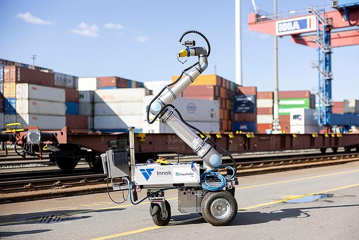 HHLA announce deployment of mobile robotics in rail operations