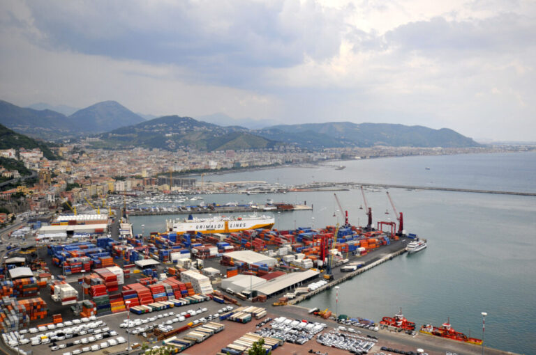 SCT orders eco-efficient Konecranes mobile harbor crane