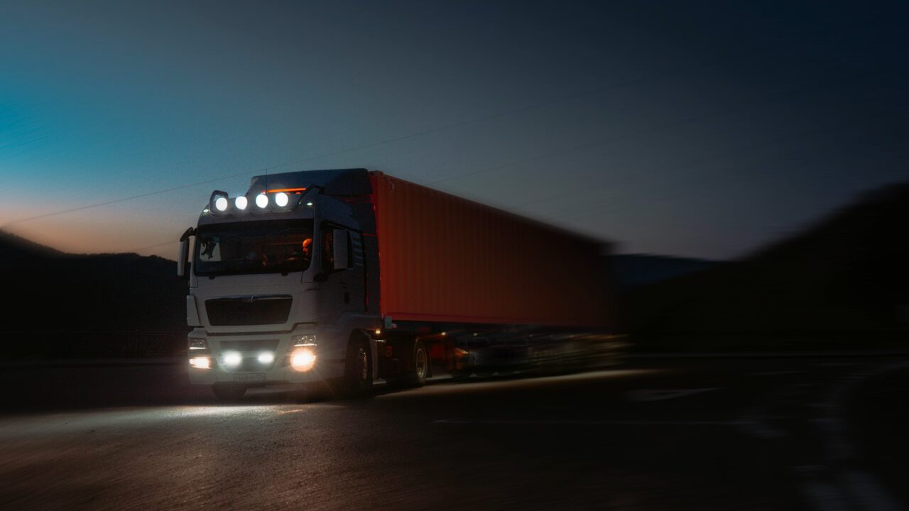 Volvo, DFDS trial night truck operations at Port of Antwerp