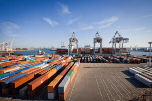 Hanseatic Global Terminals orders 14 hybrid straddle carriers