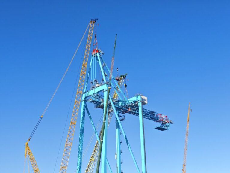 Liebherr STS cranes assembled off-quay in Valencia
