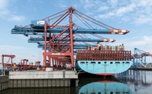 Finning urges ports to cut emissions with temporary power
