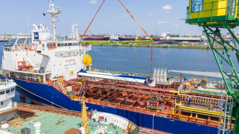 Econowind installs VentoFoils on uni-tankers vessel