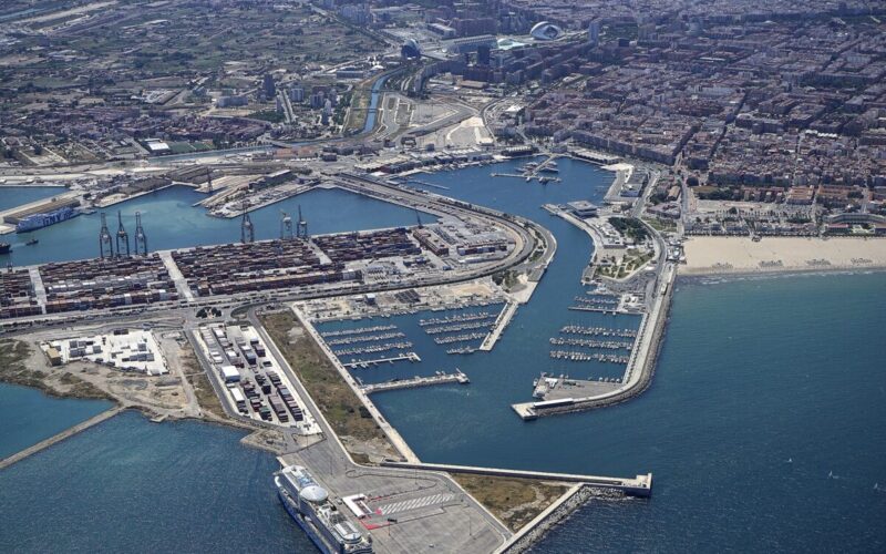 Valenciaport integrates its own 5G connection network
