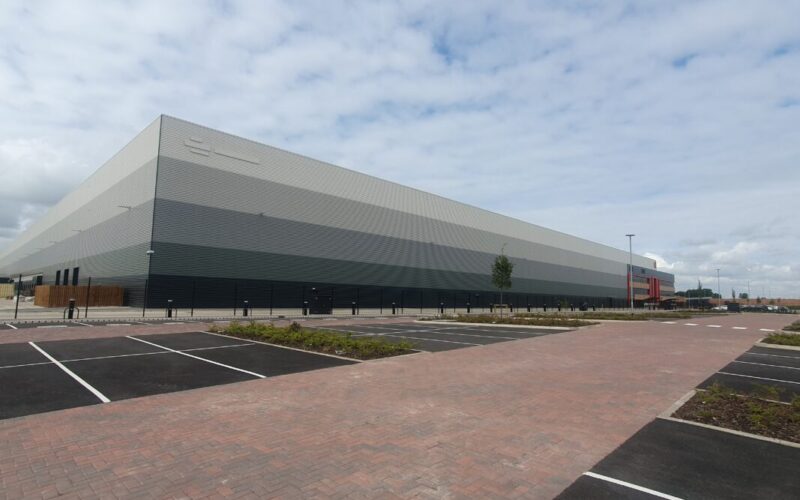 DP World unveils UK's largest ever warehouse