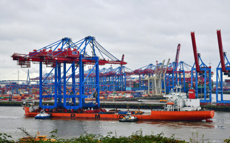 HHLA obtains two new container gantry cranes