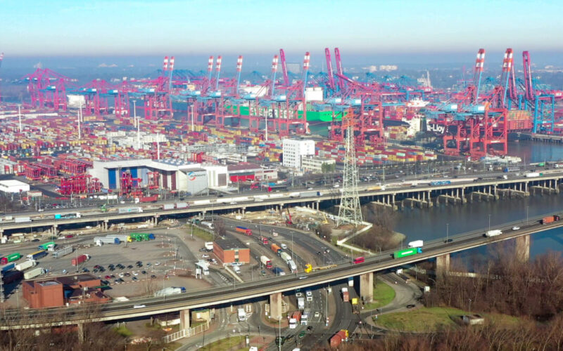 Port of Hamburg concludes 2023 with 8 million TEU