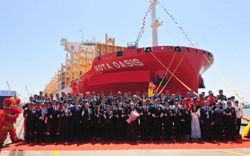 PIL names first 8,200 TEU LNG dual-fuel containership
