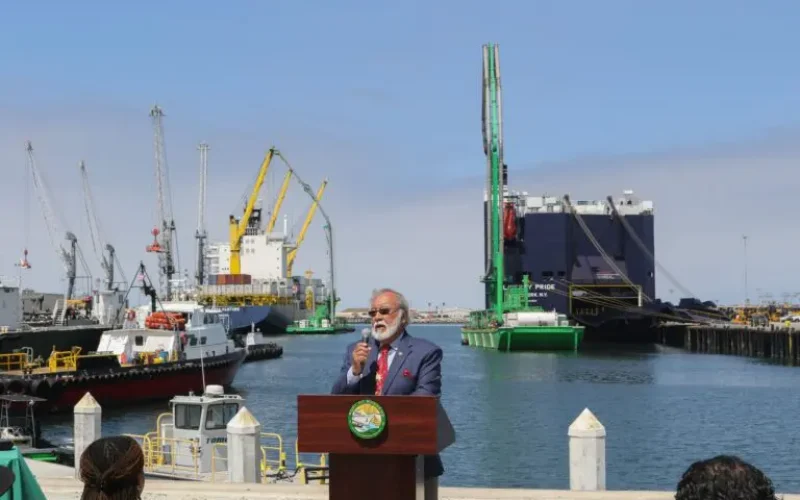 Port of Hueneme adds second barge for clean air effort