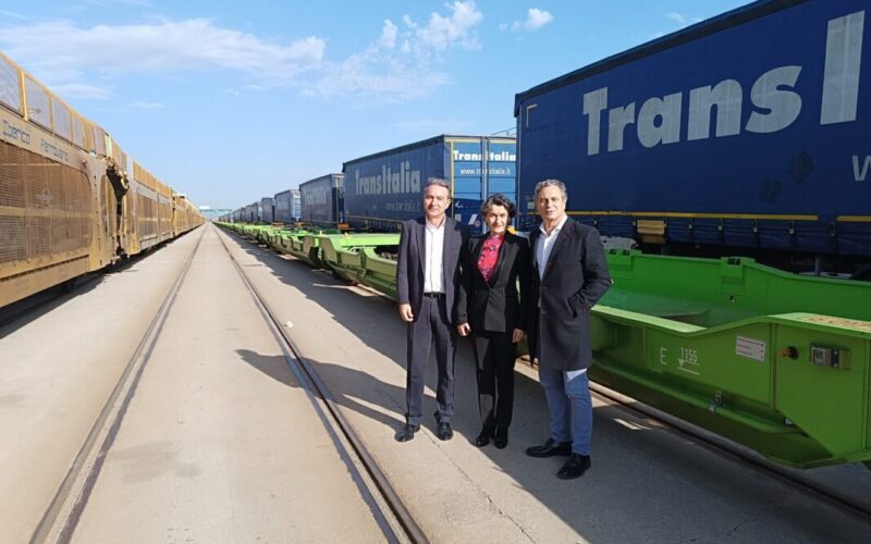 Port of Valencia confirms first train on rail motorway