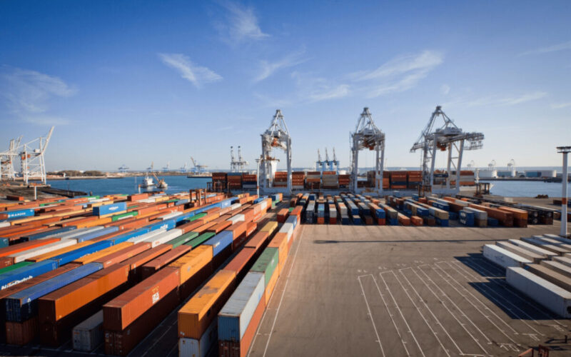 Hanseatic Global Terminals orders 14 hybrid straddle carriers