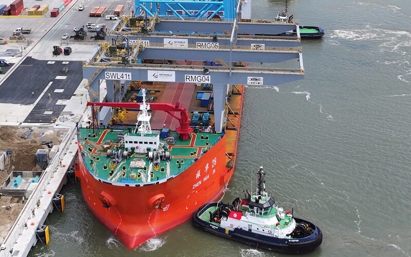 DP World unveils new RMG cranes at London Gateway terminal