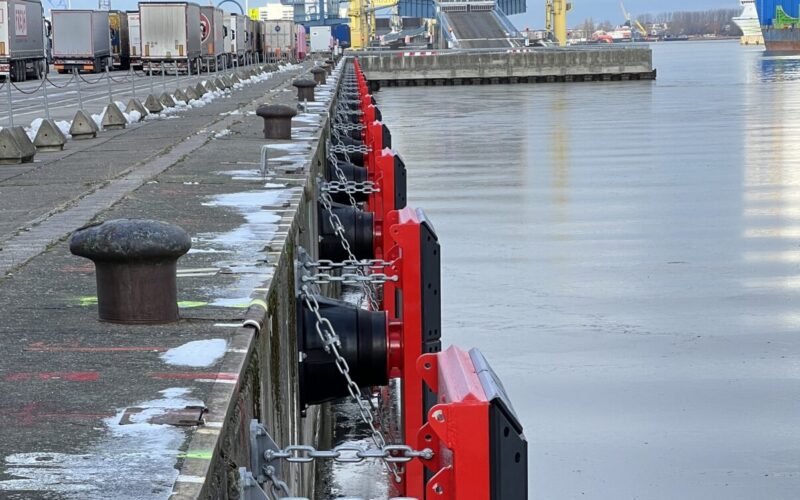 Port of Rostock receives ShibataFenderTeam’s equipment for refurbishment