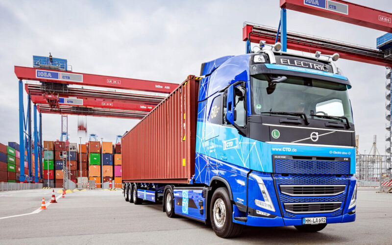 HHLA deploys new electric trucks