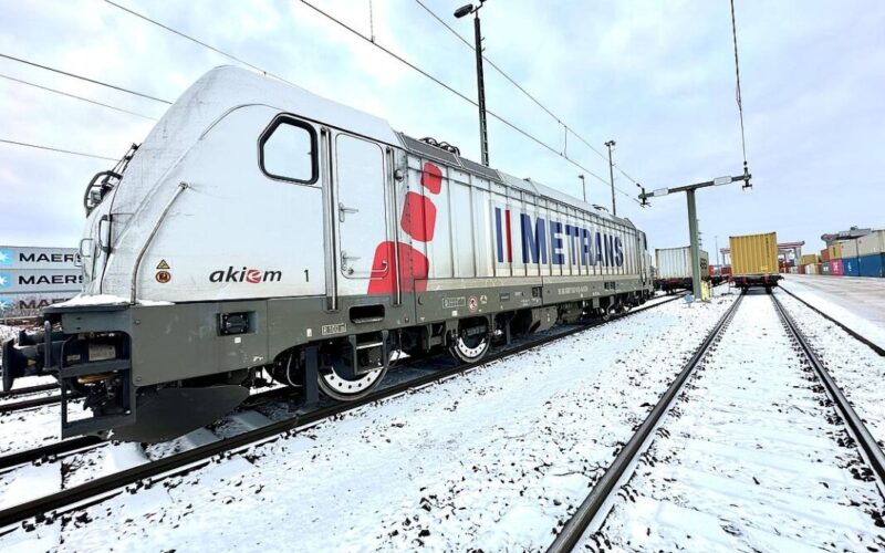 Metrans, the rail subsidiary of Hamburger Hafen und Logistik AG (HHLA), has offered a daily rail link for container transit between Hamburg and Kornwestheim.