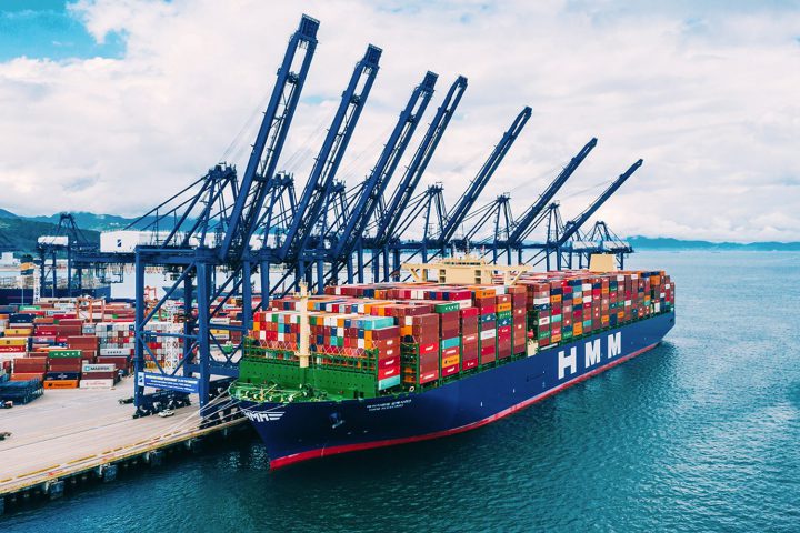 World s Biggest Container Ship Approaches Rotterdam Port Technology world-s-biggest-container-ship-approaches-rotterdam-port-technology