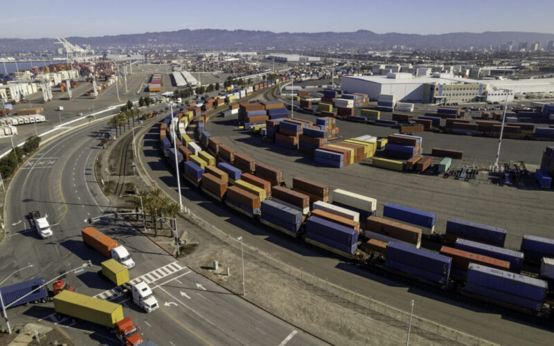 Port of Oakland receives enhanced port rating from Fitch Ratings