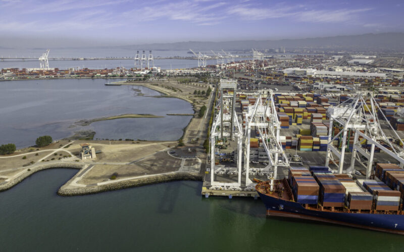 Port of Oakland's container volume declines in August