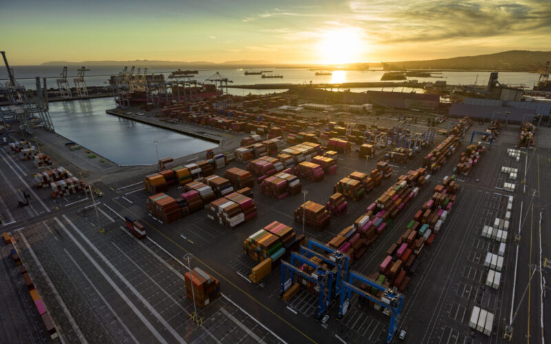 Port of Los Angeles surpasses 900,000 TEUs in October