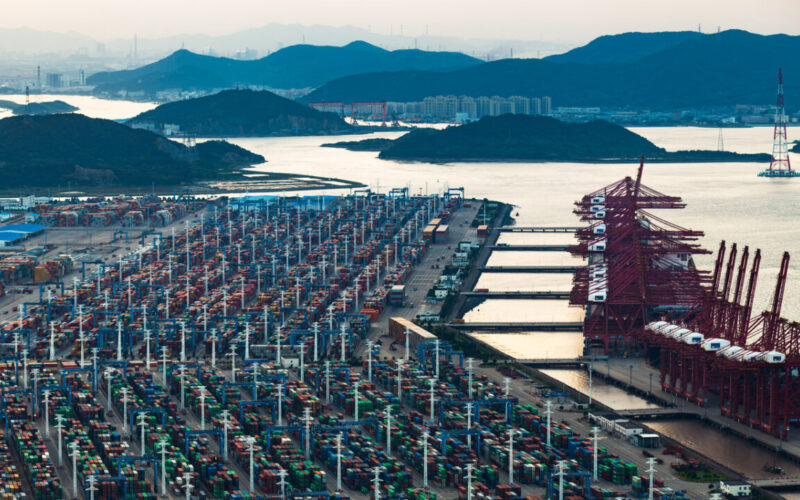 Yang Ming containership explodes at Port of Ningbo-Zhoushan