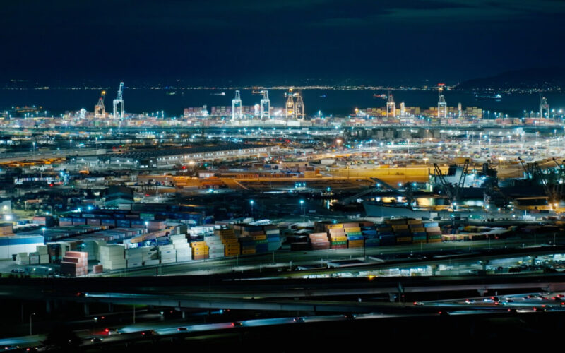 Port of Oakland handles 974,417 TEUs through May