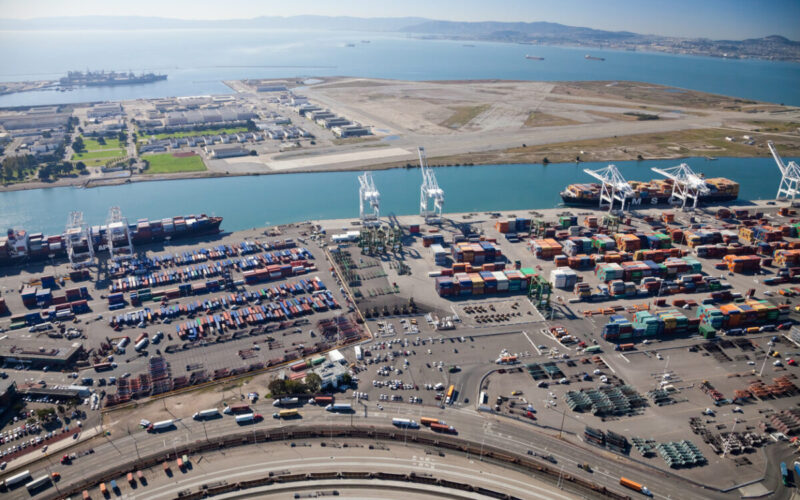 Port of Oakland November container volume falls nearly 7 per cent