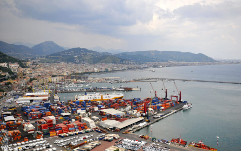 SCT orders eco-efficient Konecranes mobile harbor crane