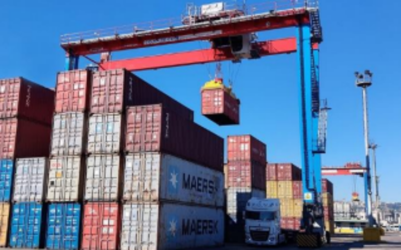 Liebherr delivers four electric RTGs to Italy