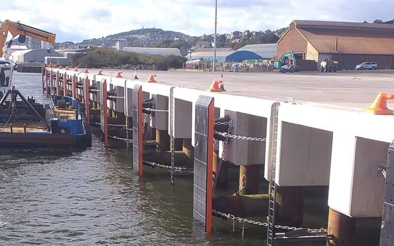 ShibataFenderTeam distributes 11 Double Cone Fender Systems to Dundee Port