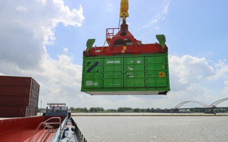 Port of Rotterdam launches first fully electric inland vessel to sail with ZESpacks